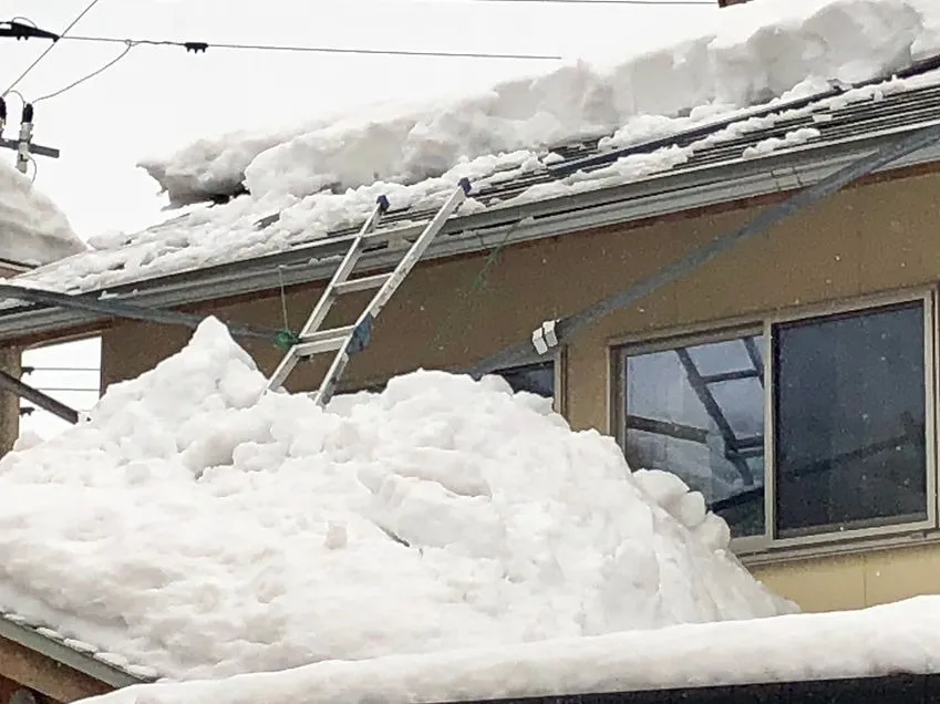 長岡市  雪止め金具  損傷